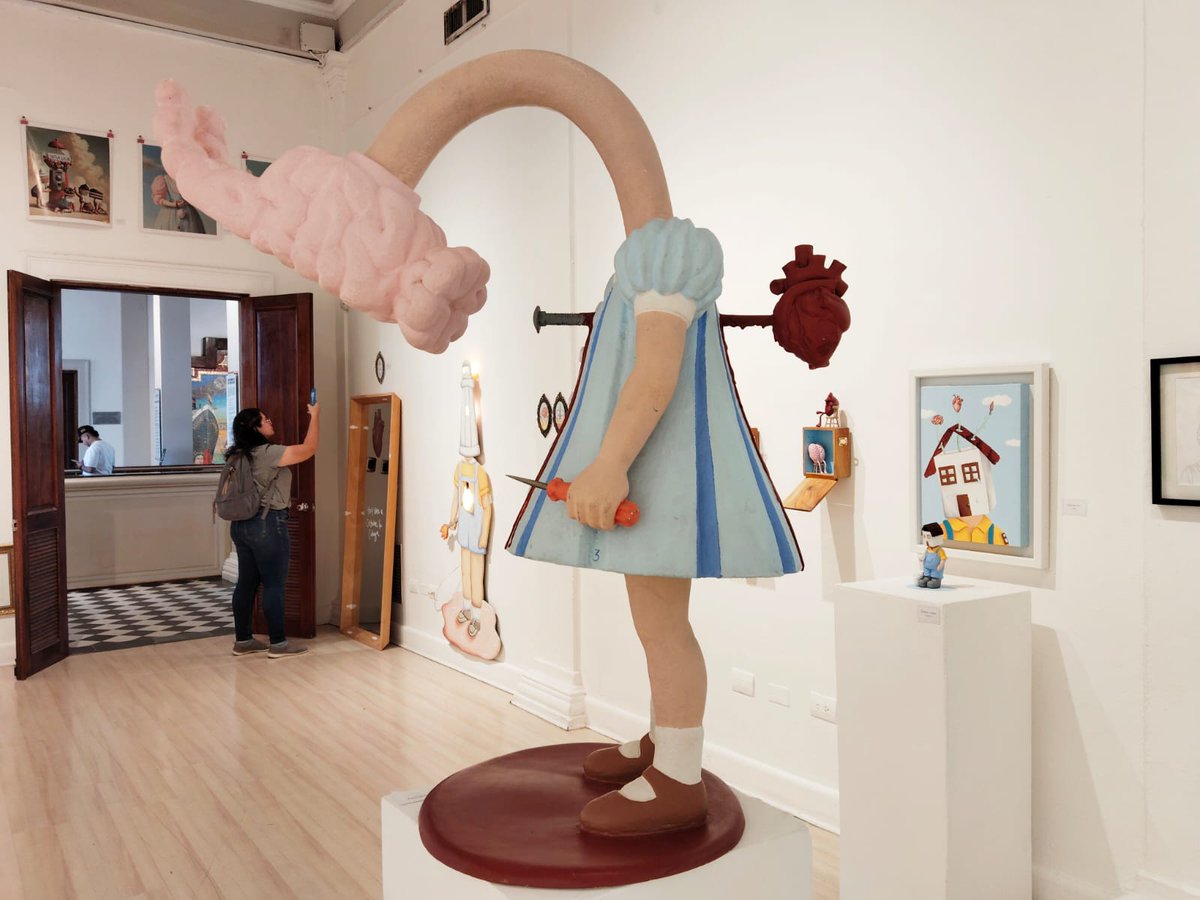ELTIEMPO's tweet photo. 🖼️🎨 La artista plástica barranquillera Norella Magdaniel's (@NoreMagdaniels)  expone en la Galería de la Aduana su obra 'Sin Cabeza', una experiencia sensorial que se convierte en un 'Culto al Corazón' con una propuesta que invita a sentir más y pensar menos. 

📸FOTOS: GUILLERMO GONZÁLEZ/KRONOS