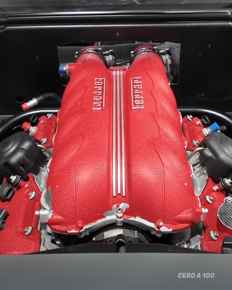 ¡Para Volver al Futuro, ida y vuelta! 🤯🚘 Un DeLorean DMC-12 fue personalizado con un motor V8 de Ferrari y ahora es capaz de alcanzar los 470 CV de potencia e ir de 0 a 100 en unos 3 segundos. 🔝

ℹ️ Y, como si fuera poco, se le agregó una caja de cambios de 6 velocidades de un