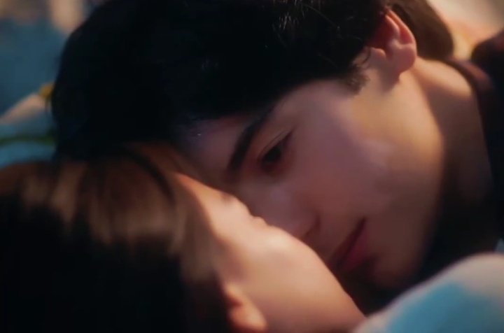 asherene_'s tweet image. THAT DAMN LOOK AFTER THE KISS-