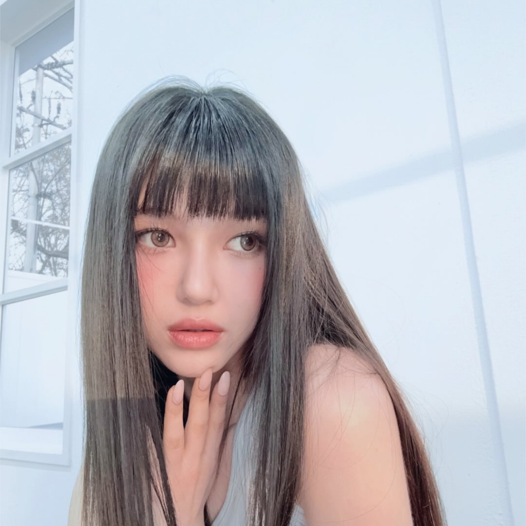 danielle updated her profile picture on instagram 🥹💛