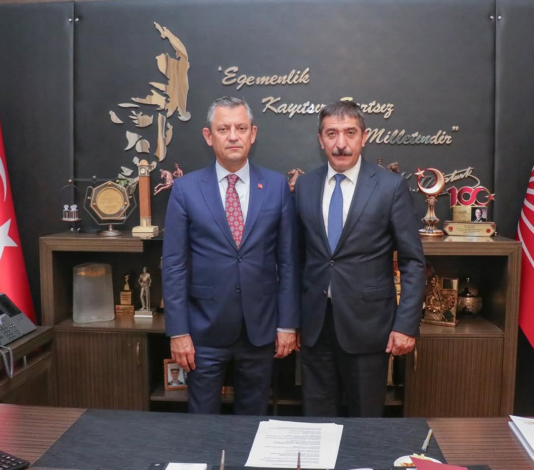 Değerli Belediye Başkanlarımız;
Kars Susuz Belediye Başkanı Sayın Oğuz Yantemur ve Kars Selim Belediye Başkanı Sayın Barış Koç, bu önemli görevlerde olmanız bizleri gerçekten mutlu etti. Memleketimiz için elinizden gelenin en iyisini yapacağınıza yürekten inanıyoruz. Yolunuz açık