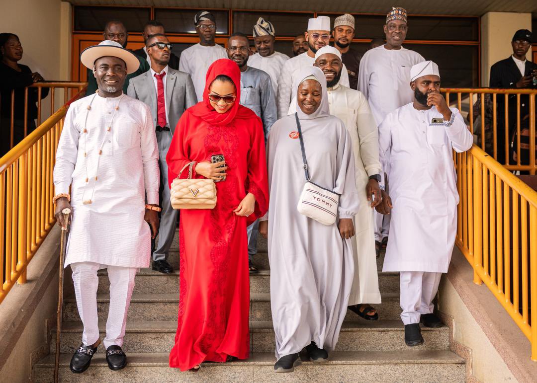 AishaYesufu's tweet image. THE INJUSTICE WAS NOT SUSTAINED!!

One of the most fulfilling actions I took in 2025 was coming out to stand firmly with Senator Natasha AkpotiUduaghan. I promised she will not walk alone and I stood by those words.
 
It was rewarding being with her in court today as the Federal…