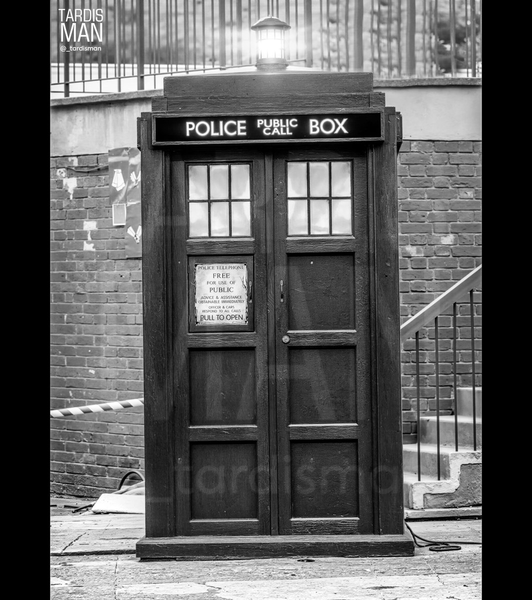 TARDISman550's tweet photo. Another D5 Render / Composite of the TARDIS on the Powell estate during the events of The Christmas Invasion 

a truly iconic location for the TARDIS

Enjoy folks 

#TARDIS #DoctorWho #3DModel  #anniversary #RussellTDavies #Photoshop #Stevenmoffat #BigFinish #doctorwhobbc https://t.co/OkwalrO64s