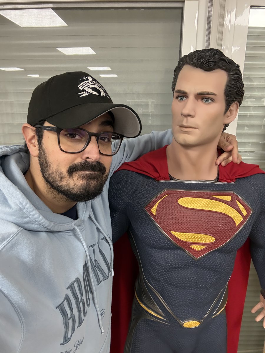 Javi Olivares 📹 LBDK #Supergirl ❤️💙💛 tweet media