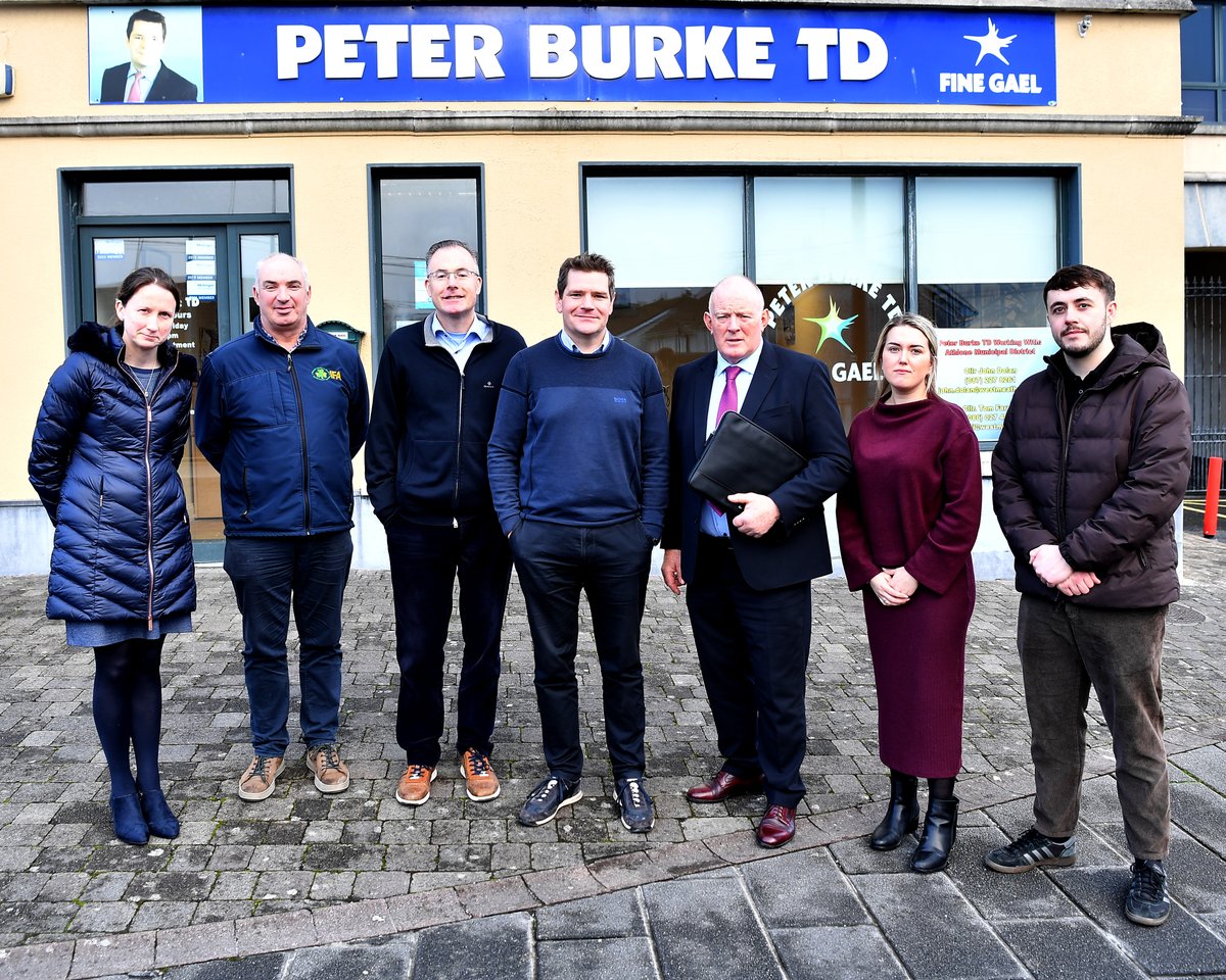 IFA President Francie Gorman led a delegation to meet with Minister Peter Burke on the issue of work permits and salary thresholds for the horticulture and agriculture sectors.
