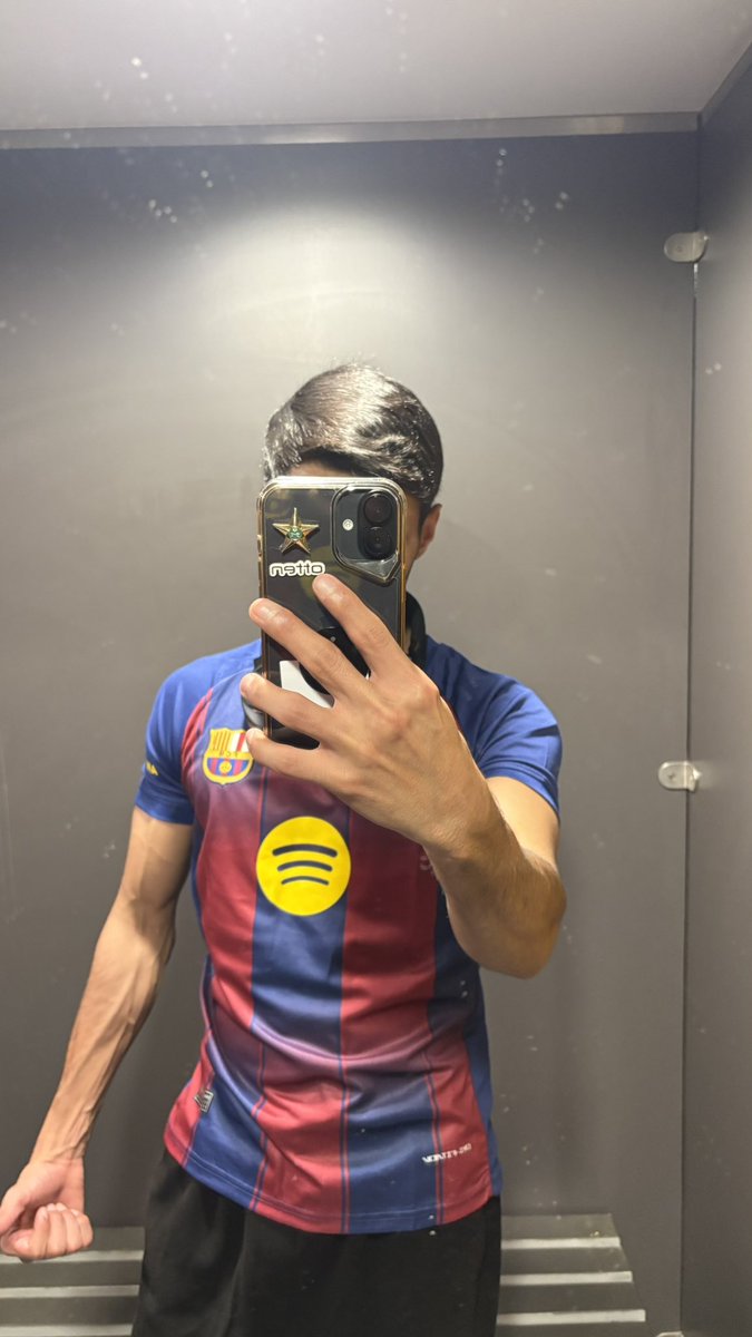imna9i's tweet photo. هاي كوليز https://t.co/Ilv0W4ikSs