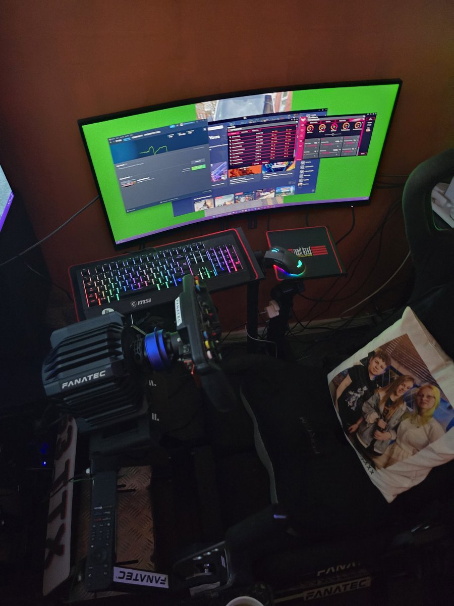 cane2147's tweet photo. #nextlevelracing  @nextlvlracing 
Very happy with my sim rig and new keyboard and mouse stand https://t.co/tvAJS8oH7r