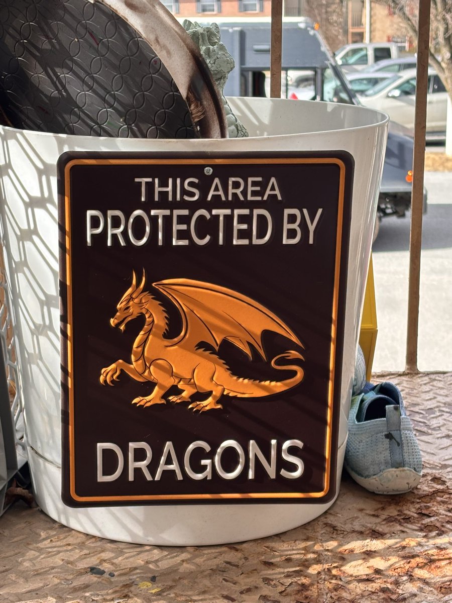 I didn’t know <a href="/CYBERDRAGONBETA/">🐲DJ CYBER THE DROLF🐺 🎧CEO OF FURRY RAVES🎛🎛</a> was protecting these packages I delivered :3