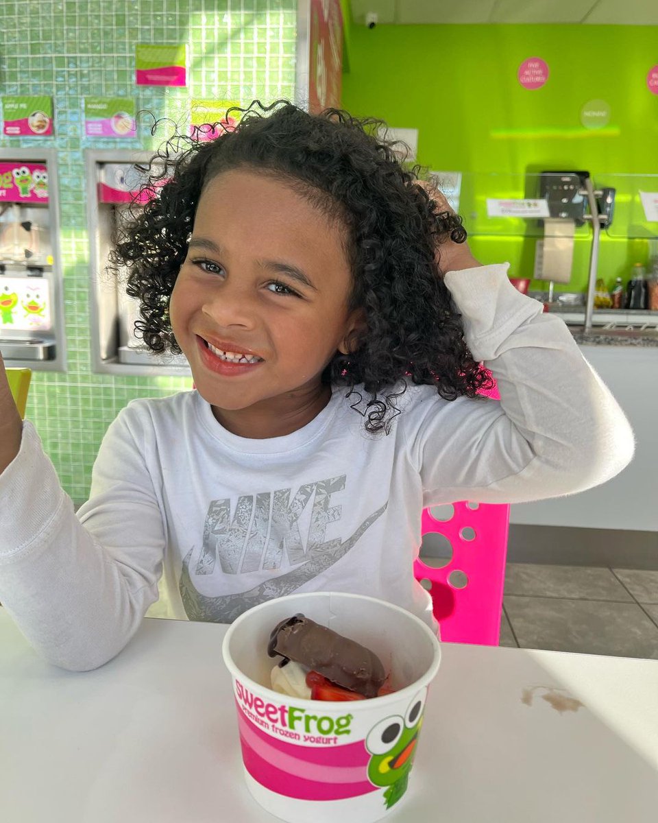 sweetFrog's tweet image. Pure joy comes in tiny spoons 🥰🍦🩷💚

📸: @k.liam18