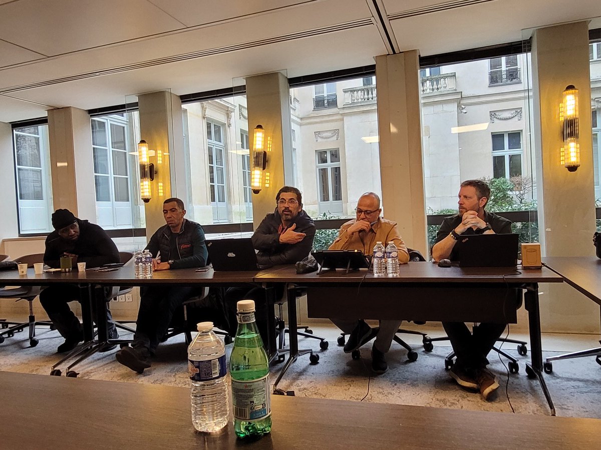 BrancheFOcom's tweet photo. Avec Frédéric Souillot, Secrétaire Général de Force Ouvrière, les salariés de Free, même à distance, ont pu échanger via un audio par ordinateur sur les conditions de travail, les salaires, et bien d'autres sujets bouillants dans l'entreprise. #FOCOM #ForceOuvriere #Free #Telecom https://t.co/ARHOD59LwG