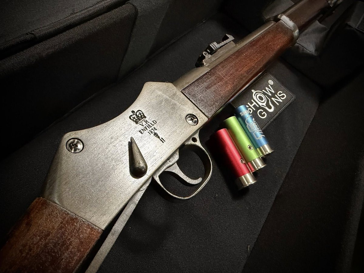 showguncustom's tweet photo. 小道具ではない。
見せるためだけでもない。
SHOWGUNS の
実際に使えるガスショットシェル。

多くのレプリカが止まる場所にも、
私たちは意味を残す。

Not a prop. 
Not a display trick. 
This is a functional gas shot shell from SHOWGUNS.  Designed to be used, not just shown. https://t.co/rKNSx2WQvz