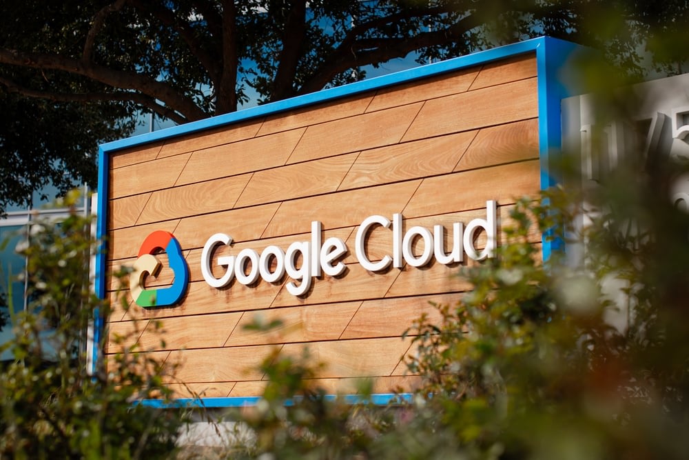 Tech and energy intersect: Google Cloud and NextEra Energy are expanding partnerships to build gigawatt-class data center campuses powered by clean generation and storage, aiming to support surging AI and cloud workloads with reliable, clean power. 💻🔋 carboncredits.com/google-and-nex…