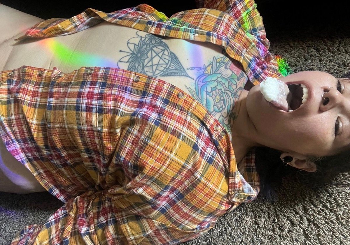 I’m your dessert 

LoyalFans today at 5:05pm

loyalfans.com/lunaceleste