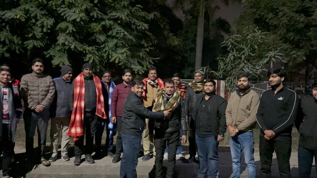 SFSawadh's tweet photo. #SFS_Awadh

सेवार्थ विद्यार्थी लखनऊ उत्तर के
लखनऊ विश्वविद्यालय नवीन कैम्पस के कार्यकर्ताओं द्वारा जरूरतमंद जनों को कंबल वितरित किया गया। https://t.co/7szj6Iw9sw