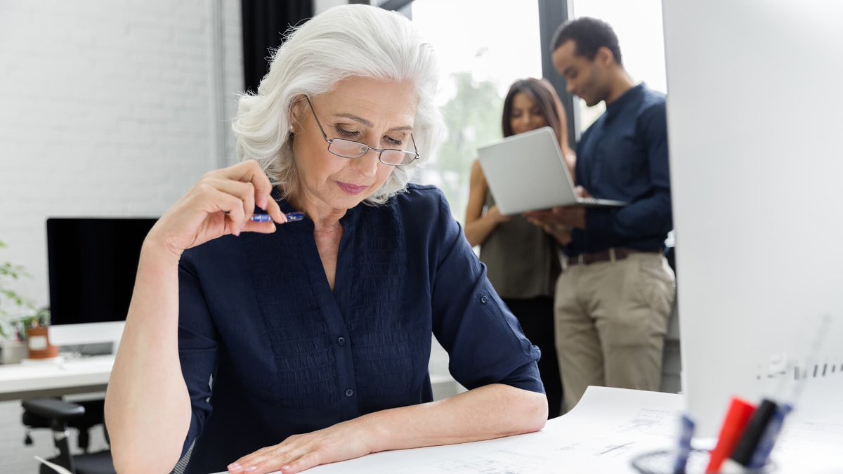 BFMTV's tweet image. Cumul emploi-retraite: les retraités qui continuent de travailler toucheront moins à partir de 2027
l.bfmtv.com/TVYE