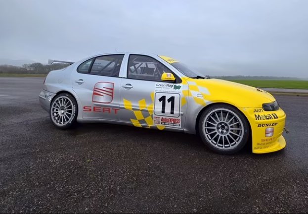 Thundersaloons's tweet photo. ๐ Spotted: BTCC SEAT Sport Toledo
After a full recommission, this 2004 BTCC Seat Toledo will be back in action in 2026!
The ex Rob Huff & Jason Plato touring car will be testing at Brands Hatch next month ๐
#SeatSport | #BTCC | #CTCRC | #TouringCarRewind
(๐ธ Nick Bosch) https://t.co/ycr1uQM1ls