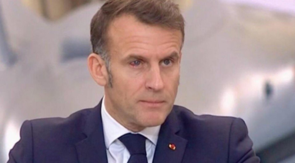 تعرض ماكرون لإصابة في العين (إكس).