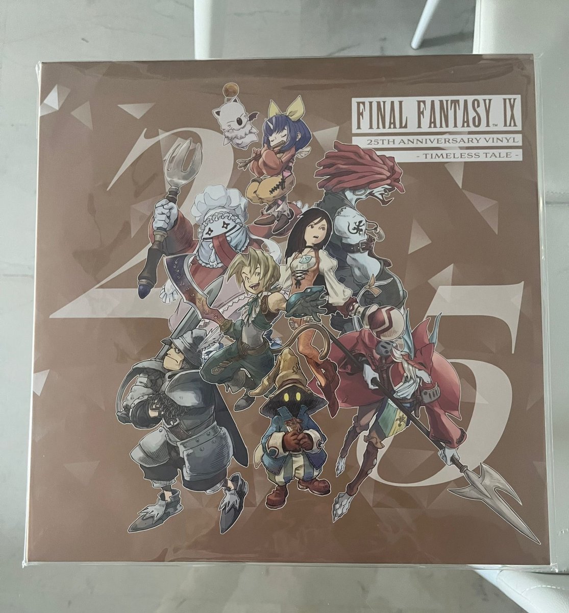 Melodies Of Life es nuestro tema favorito en la historia de los RPG, así de contundente. 

No nos podíamos perder este vinilo del 25 aniversario de Final Fantasy IX con varias versiones de este tema, incluyendo una nueva creada para este acontecimiento. Precioso 😍😍
