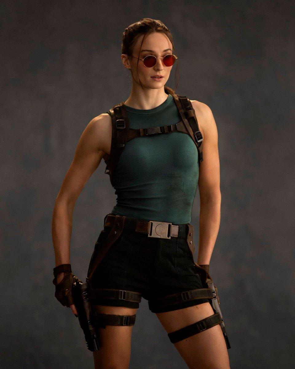 Kinoel82's tweet image. Sophie Turner de Lara Croft es una maravilla absoluta.