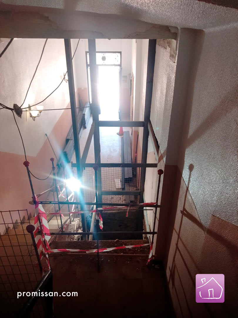 Promissan's tweet image. 🎯 Eliminación de barreras arquitectónicas.
¿Te imaginas llegar a casa todos los días y tener que subir decenas de escaleras?
Obras en ejecución: sin barreras en comunidades de vecinos.
▶ promissan.es/portfolio-item…