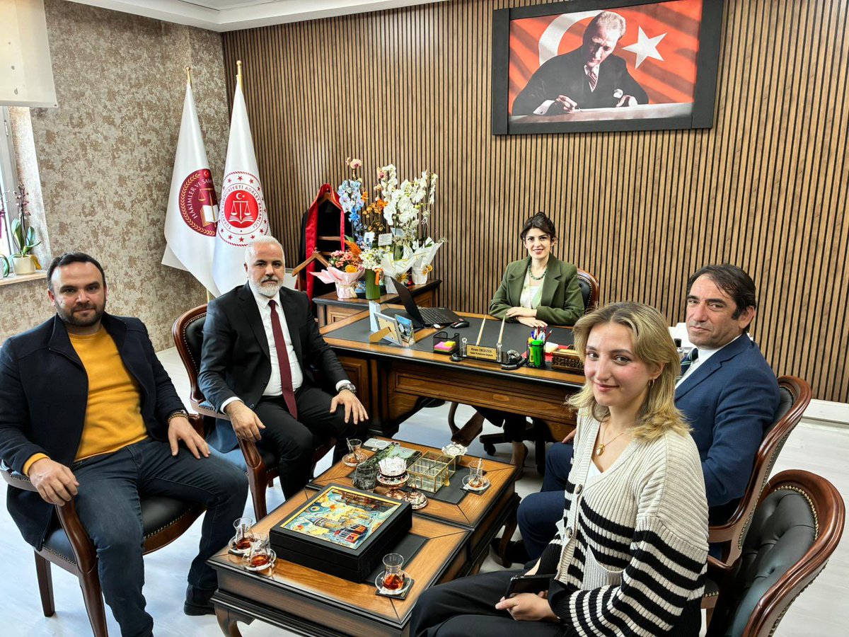 Adıyaman Barosu olarak, Kurulması için yoğun emek ve çaba sarfettiğimiz Kahta Adli Yargı Adalet Komisyonu Başkanı , aynı zamanda Ağır Ceza Mahkemesi Başkanı olarak göreve başlayan Sayın Birsen Ergezen ve üyelerine hayırlı olsun ziyaretinde bulunduk.<a href="/AdiyamanBarosu/">ADIYAMAN BAROSU</a>