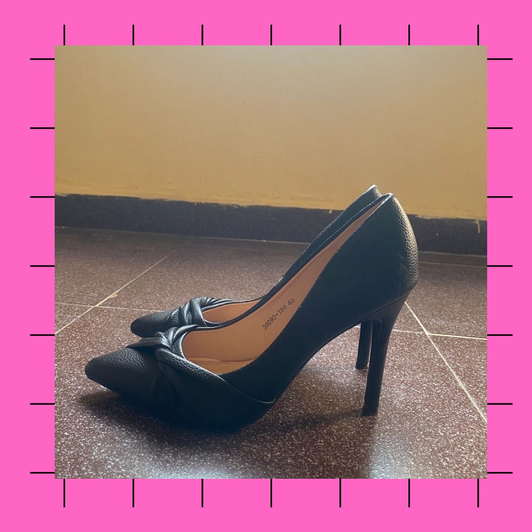 t2declutter's tweet image. Black court shoes
Size: 40/41
Price : N30,000
Condition : preloved (worn twice, still in good condition) 

Location : Abule Egba, Lagos