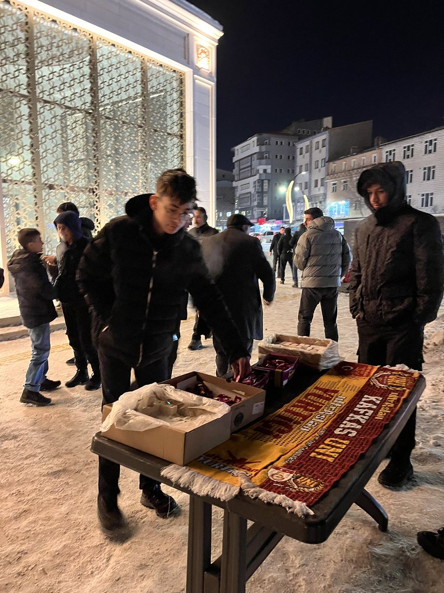 Miraç kandili vesilesiyle #AlpaslanDikmen ve #UlaşBayam Ağabey’lerimizin hayrına yatsı namazı çıkışında ikramlarda bulunduk.

#uAYurtiçi 
#ultrAslanKars