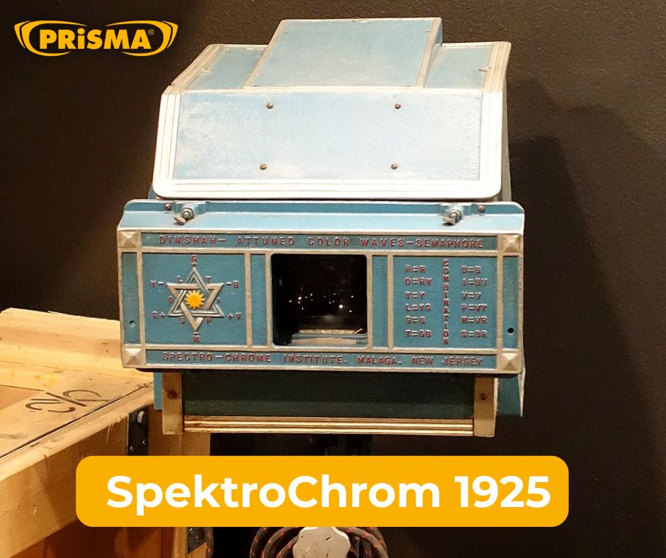 PrismaTweets's tweet image. SpektroChrom-Bestrahlungslampe, 1925.
Heute ausgestellt im Museum of Science and Industry, Chicago.
In den letzten 100 Jahren hat sich ganz schön was getan… mehr dazu in unserem aktuellen Artikel: innovative-eyewear.de/spektro_chrom_…