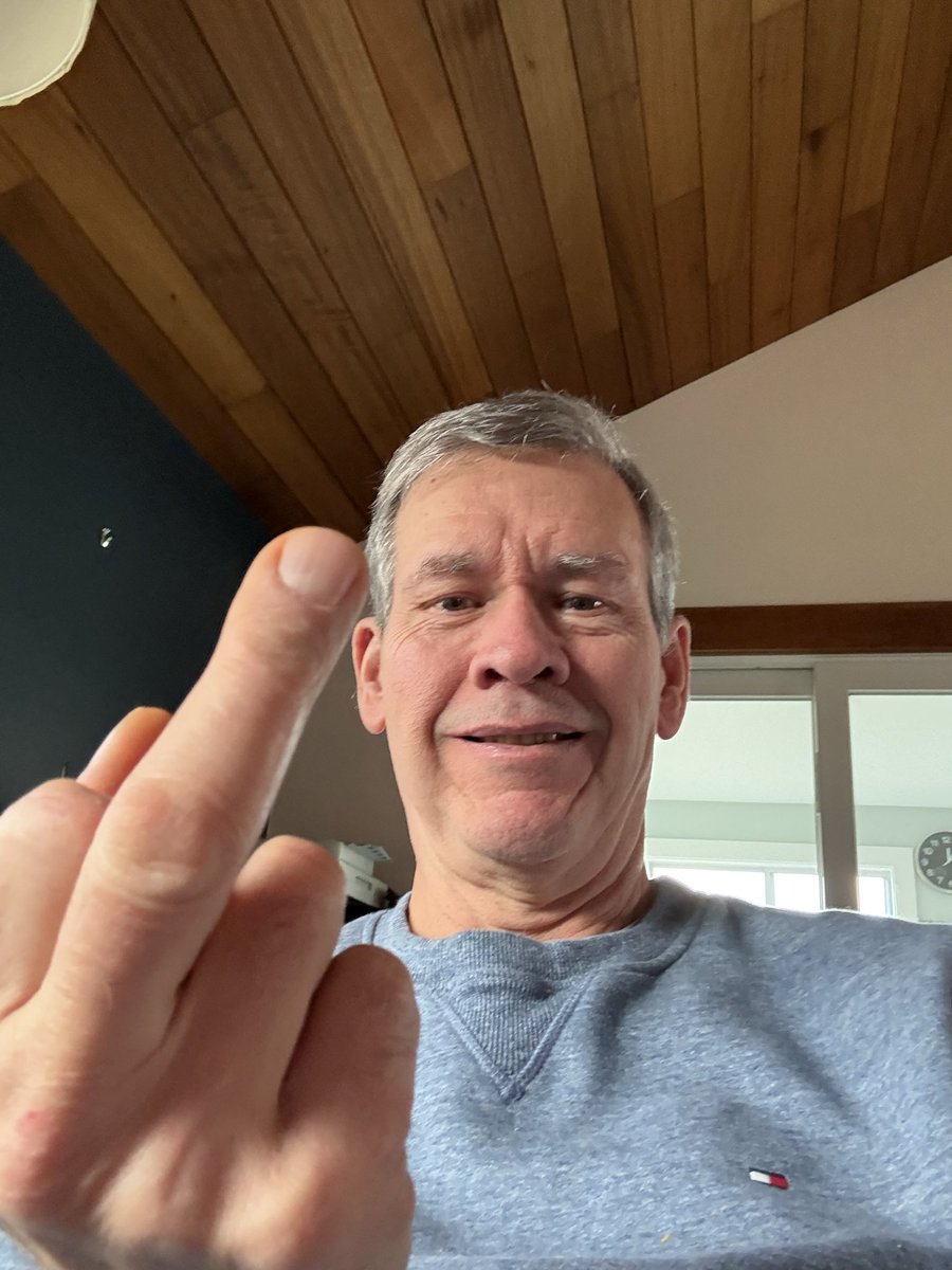 ddgiguere's tweet photo. @middleageriot Fuck you Donald! https://t.co/g7iETMtG26