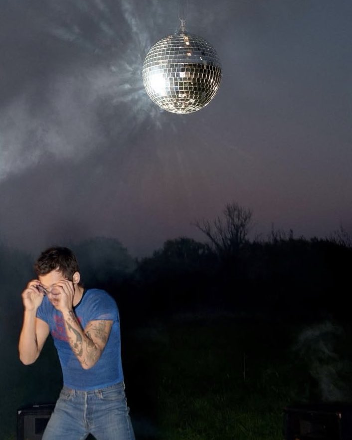 iconsonscreen's tweet photo. Harry Styles’ upcoming album will have 12 tracks.

Titled ‘Kiss All The Time, Disco, Occassionally,’ releasing March 6. https://t.co/31Dj2GAYrG