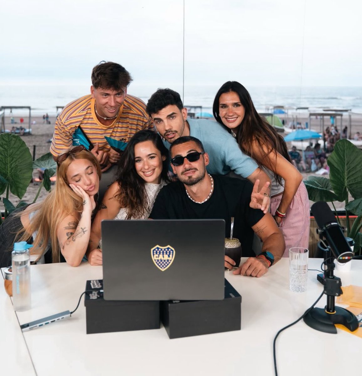 RandomGirlPhot0's tweet image. como piensan que se veían/ como se veían