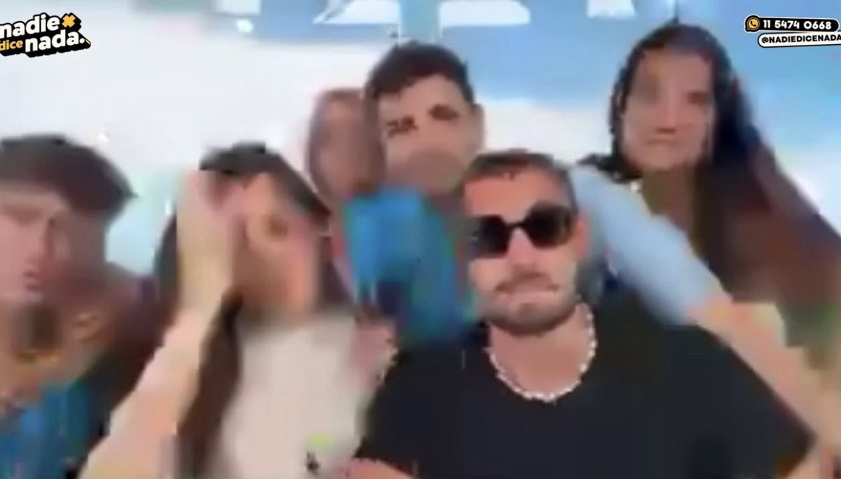 RandomGirlPhot0's tweet image. como piensan que se veían/ como se veían