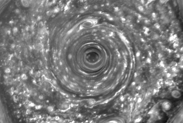 devcalm8's tweet photo. South pole of saturn superimposed over the north. #Saturn https://t.co/qfEZdN9XcR