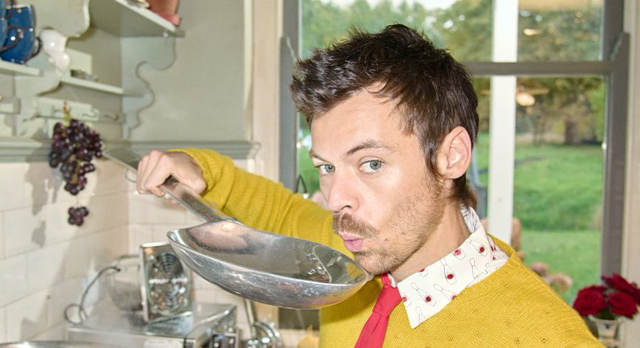 harrysbrasil's tweet image. Harry Styles x “Kiss All The Time. Disco, Occasionally.”