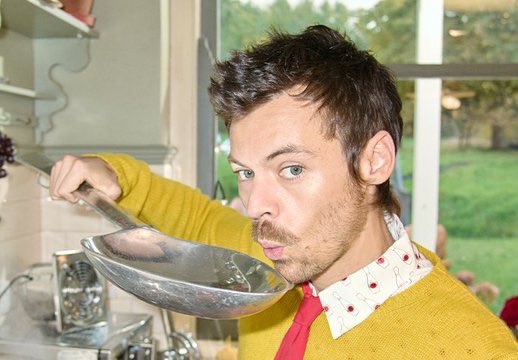 luneducanyon's tweet image. HE SAID :
 “I AM LOUIS TOMLINSON’ HOUSEWIFE, BITHES”