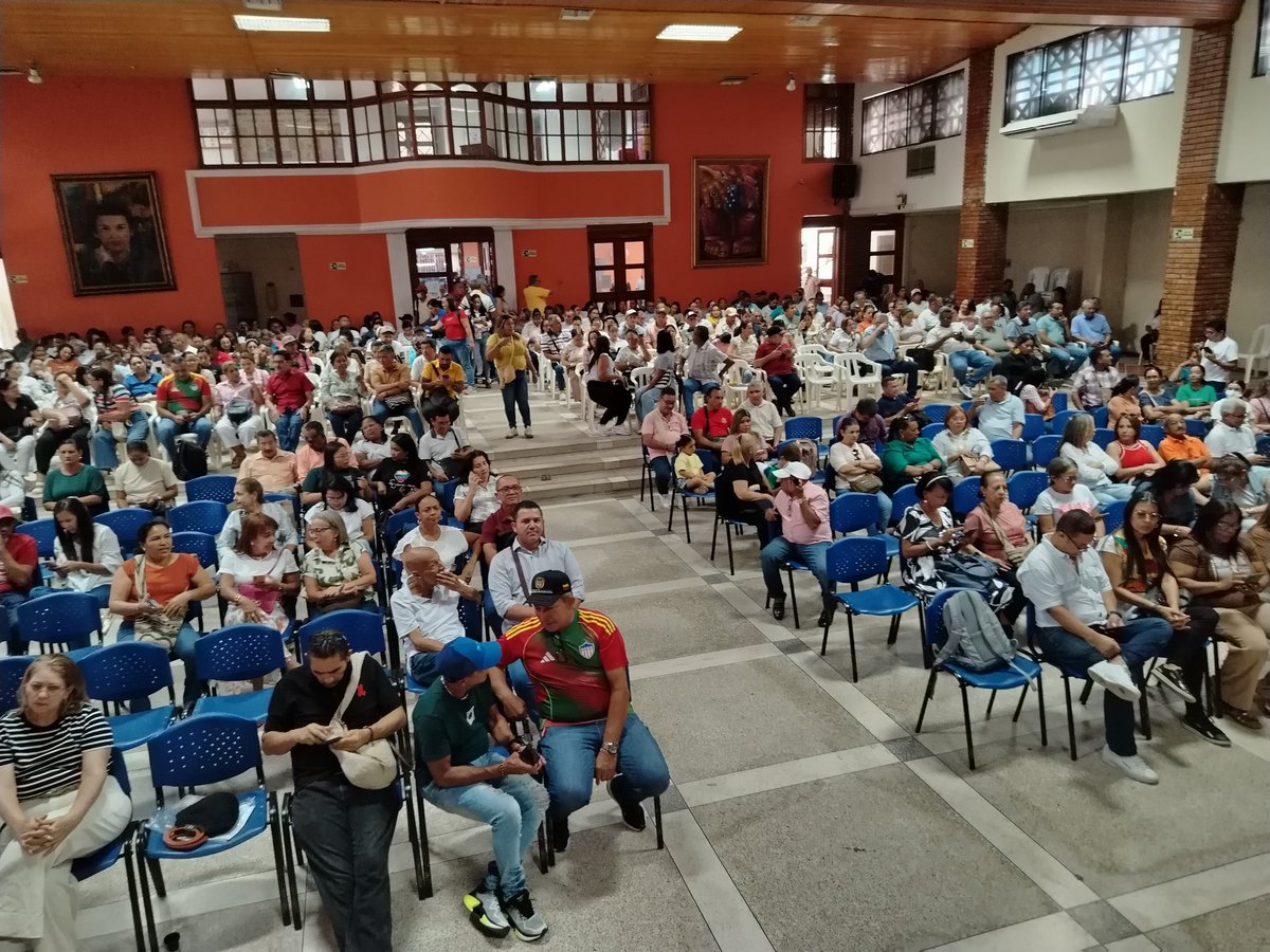 En la asamblea de <a href="/ADUCESAR/">ADUCESAR</a> del magisterio del Cesar invitando a defender la democracia y la soberanía y el salario mínimo con concentraciones en los palacios de justicia del país el 28 de enero. También, invitando a respaldarme en mi aspiración al senado en la lista del