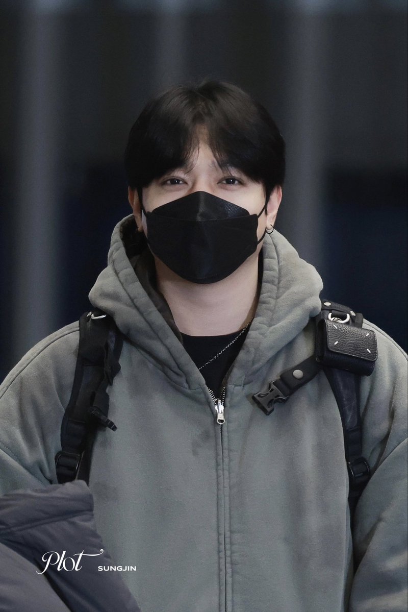 b0wb4's tweet image. sungjin umurnya fleksibel tergantung rambut yh

bapak                                    mas