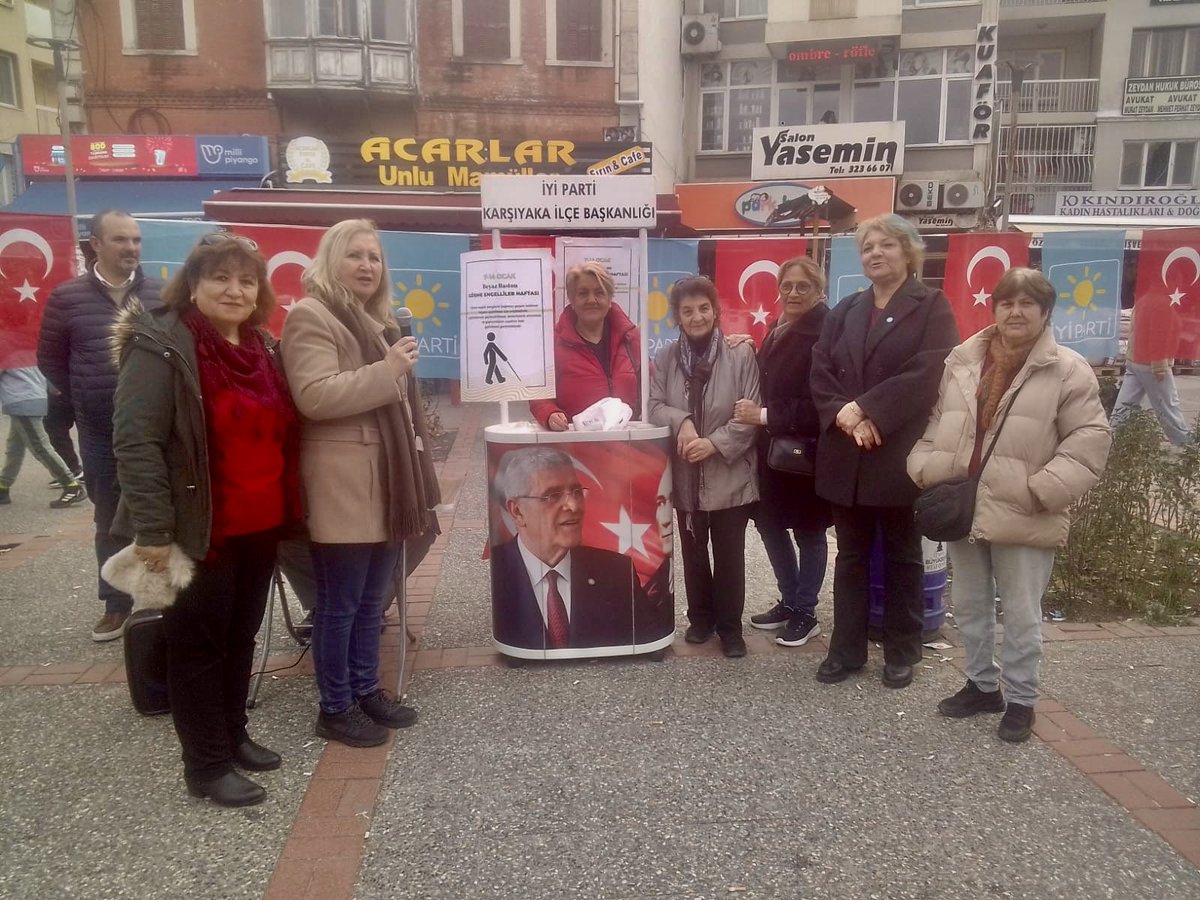 İlçe Başkanımız Sn.Yetkin Hafızoğlu ve İlçe Yöneticilerimiz katılımlarıyla, İlçe Kadın Aile ve Sos. Hiz. Başkanlığımızın düzenlediği Beyaz Baston Görme Engelliler Haftası Farkındalık standını bugün gerçekleştirdik. Katkı sağlayan emek veren tüm İYİ neferlerimize teşekkür ederiz.