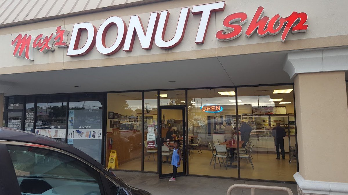mhp_guy's tweet image. How the DFW donut cartel works (because you care):  

There's a donut shop on every corner here. And they all get donuts from the same wholesaler, delivered at 3am daily...  

...except for one. That one exception is called Max's Donuts in Allen. BEST DONUTS IN THE WORLD! Made on…