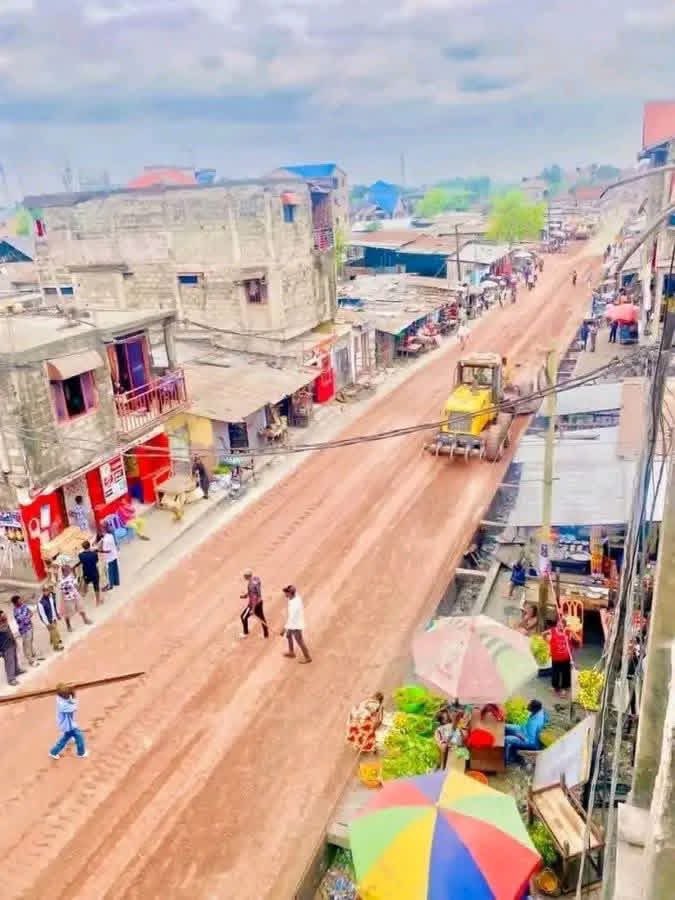 🚨🚨🚨🚨🚨🚨🚨🚨🚨🚨🚨🚨🚨🚨🚨🚨🚨🚨 c'est un constat, je ne sais pas si là où vous êtes aussi,  c'est le même cas.  ici à Kinshasa,  il se passe une autre manière de construire de routes à revêtement d’asphalte, le tronçon de 300 mètres,  pas même un kilomètre, vous verrez