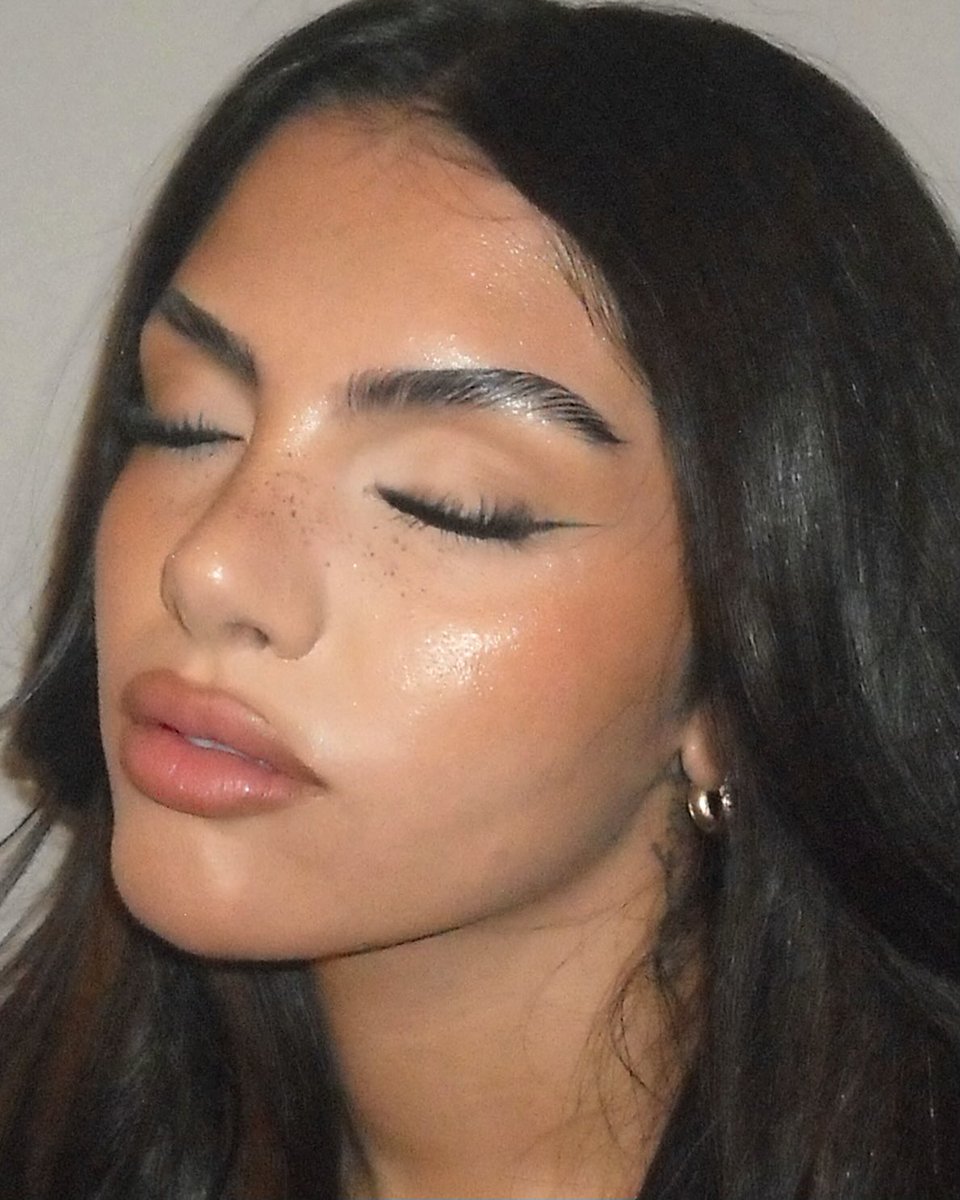 K A M U A tweet media