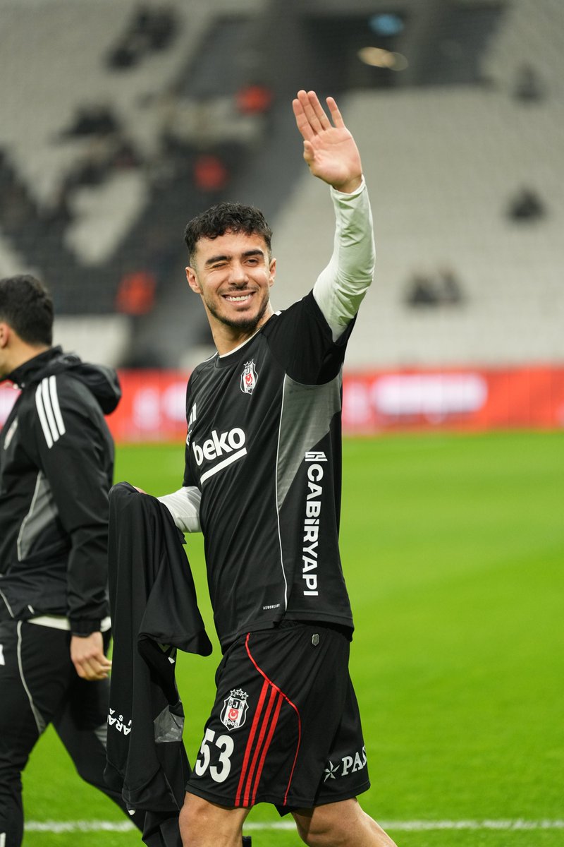 Maç öncesi ısınma bölümü. 🦅

⬛⬜