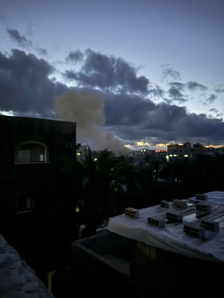 AbujomaaGaza's tweet image. Six people have been killed in two separate Israeli airstrikes in Deir al Balah:
&amp;gt;two in Al Jaro family house
&amp;gt;six in Al Holy family house