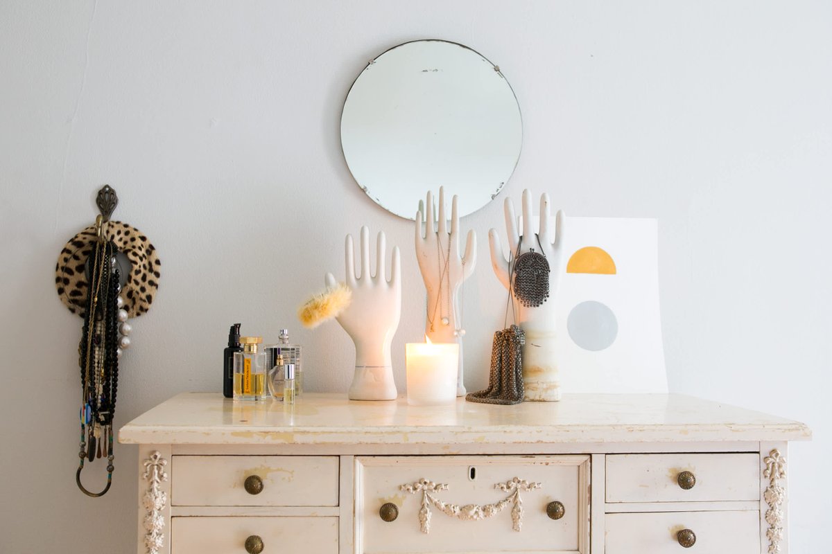 DustinMPeyser's tweet image. I Put This Vintage Kitchen Item in My Bathroom (It’s Even More Stylish Now!) dlvr.it/TQMl25 👉 Get Started bit.ly/MyHomeAI 👈 #VintageFinds #HomeDecor #BathroomInspo #ThriftedStyle #DIYProjects