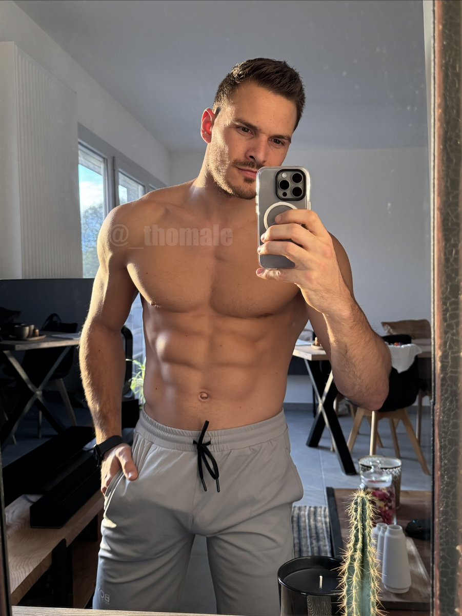 _Thomale's tweet photo. Avec ou sans short ?👀 https://t.co/o8dmfUnj20