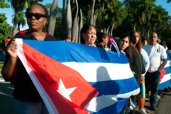 Ellos constituyen un ejemplo de resistencia y dignidad,su ejemplar conducta,nos hace sentir orgullosos.
¡VIVA LA REVOLUCIÓN 🇨🇺!
#HonorYGloria 
#ArtemisaJuntosSomosMás 
<a href="/DiazCanelB/">Miguel Díaz-Canel Bermúdez</a> 
<a href="/DrRobertoMOjeda/">Dr. Roberto Morales Ojeda</a> 
<a href="/MinfarC/">Minfar_Cuba</a> 
<a href="/minint_cuba/">MININT_CUBA</a> 
<a href="/PartidoPCC/">Partido Comunista de Cuba</a>