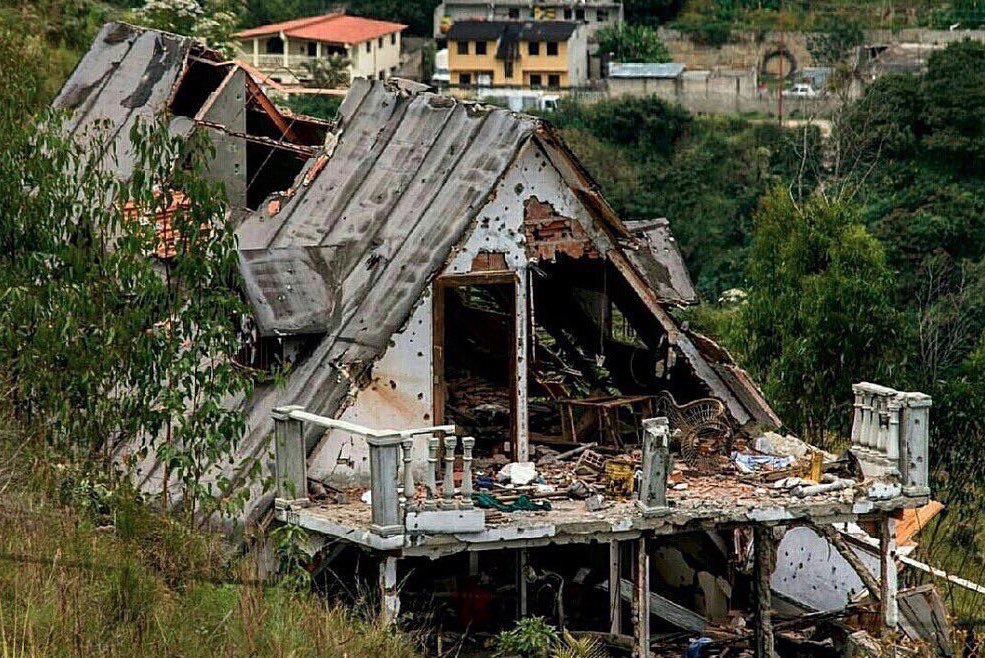 ChiguieTripolar's tweet image. Aquí no hubo “Derechos Humanos”, “Leyes Internacionales”, “ONU”, ni un coño. Hasta mataron a una mujer embarazada de 8 meses. Tarde o temprano la pagarán!