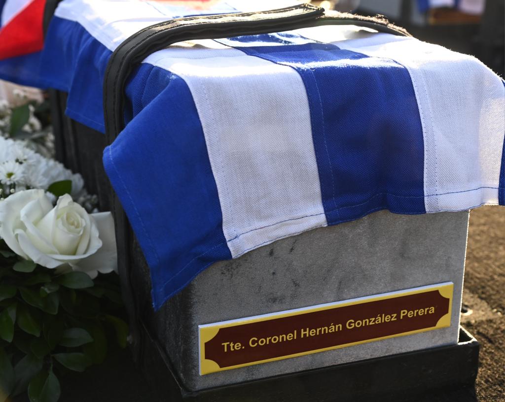 PresidenciaCuba's tweet image. 🗣| Son el orgullo de un pueblo entero, destacó. Si algo ha demostrado esta dolorosa página de la historia, es que el imperialismo podra tener armas más sofisticadas, podrá comprar las mentes de los vacilantes, pero jamás podrá comprar la dignidad del pueblo cubano.