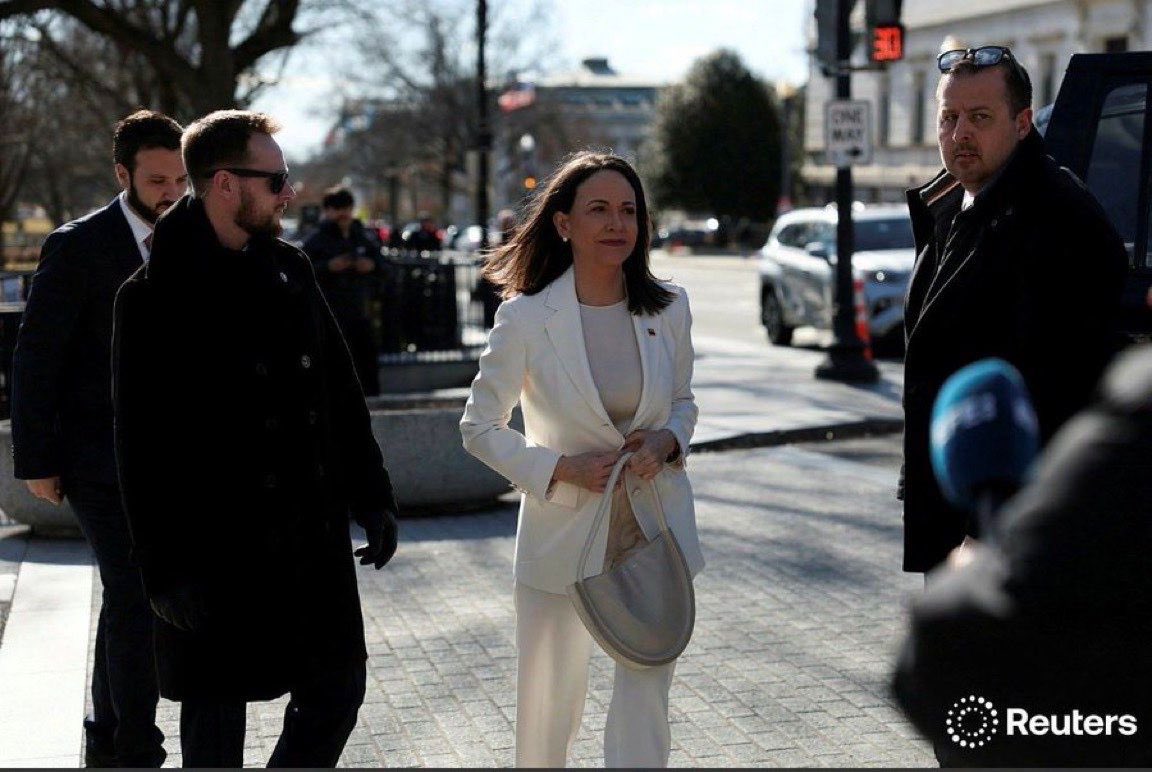 OrlvndoA's tweet image. #AHORA | Llega María Corina Machado a la Casa Blanca a reunirse con el presidente Donald Trump.