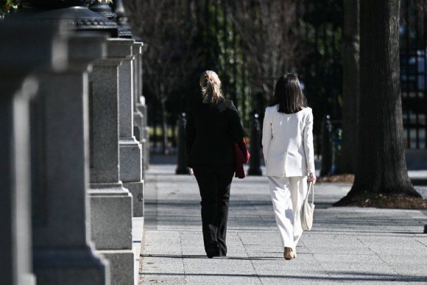 EmmaRincon's tweet photo. 🚨 ÚLTIMA HORA 

María Corina Machado llegando a la Casa Blanca para reunirse con el presidente Trump. https://t.co/fc9WA7cptZ